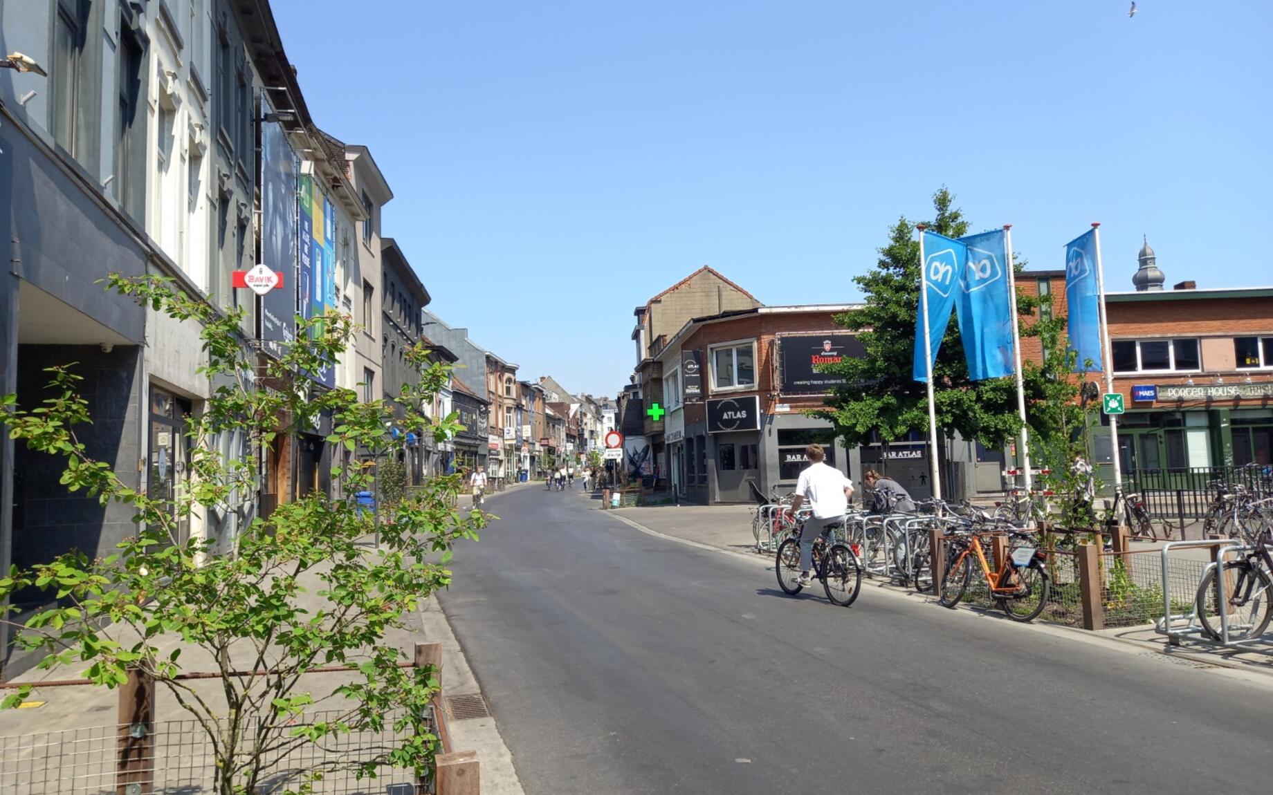 Heraangelegde Overpoortstraat met meer groen en aandacht voor voetgangers en fietsers