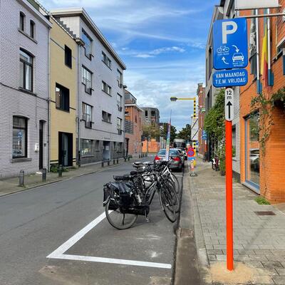 Het nieuwe verkeersbord voor flexparkeren in de Balsamierenstraat
