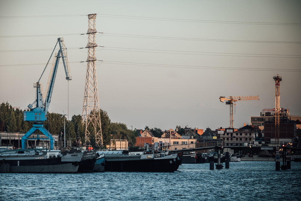 Zicht op de hoogspanningslijnen die ondertussen zijn verwijderd.