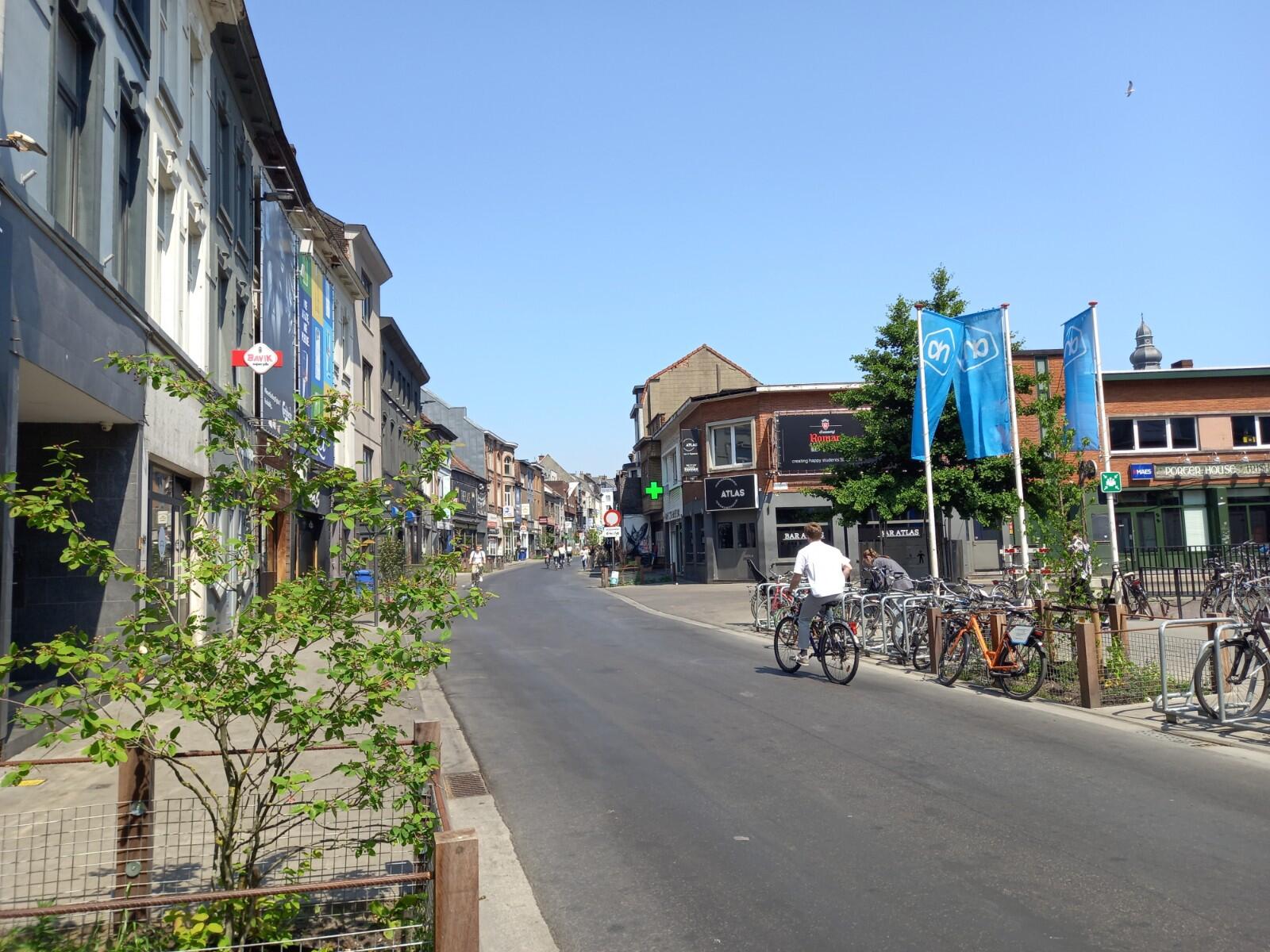 Heraangelegde Overpoortstraat met meer groen en aandacht voor voetgangers en fietsers