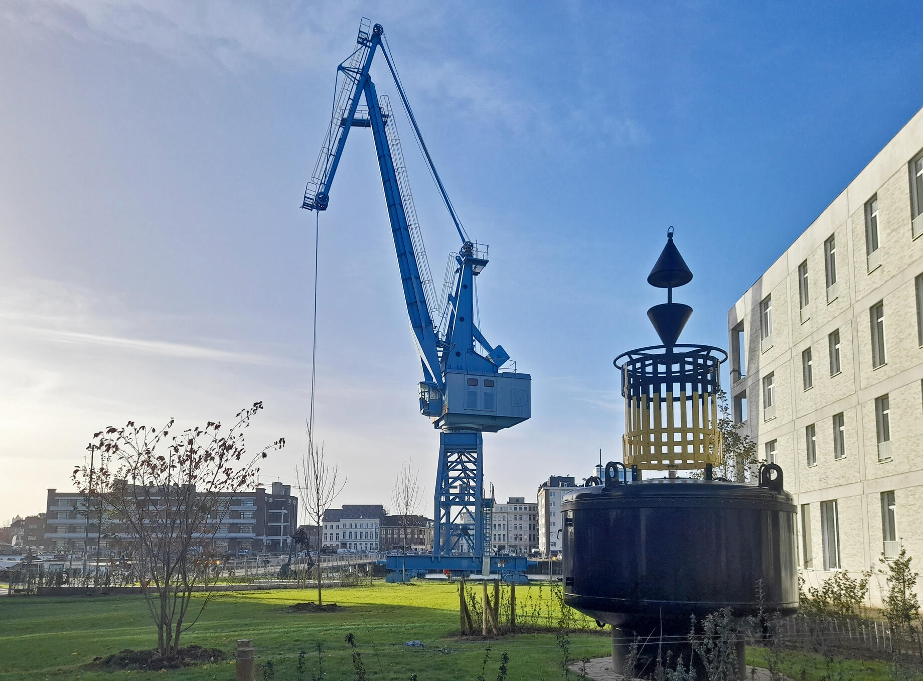 Het Robinson Crusoëpark, met de voormalige zeeboei