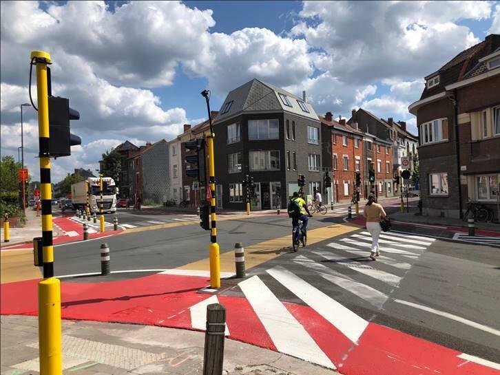 Het kruispunt Grondwetlaan-Visitatiestraat, waar vierkant groen geldt