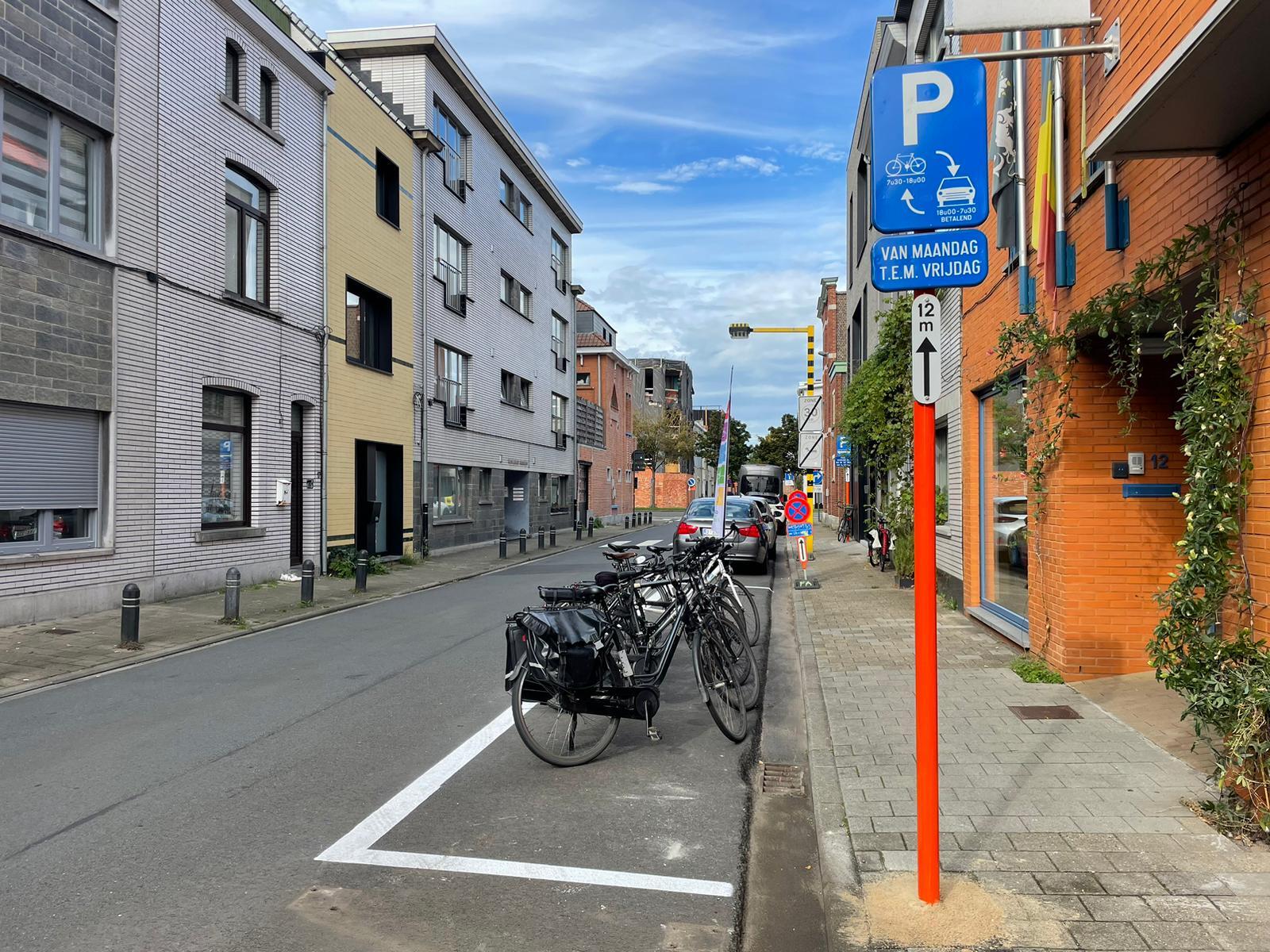 Het nieuwe verkeersbord voor flexparkeren in de Balsamierenstraat