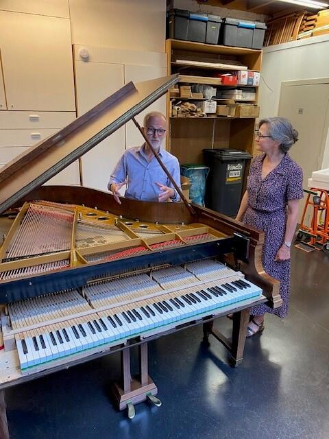 Jacek en Margareta deden beroep op de subsidie verfraaiing handelspanden voor de renovatie van hun pianowinkel